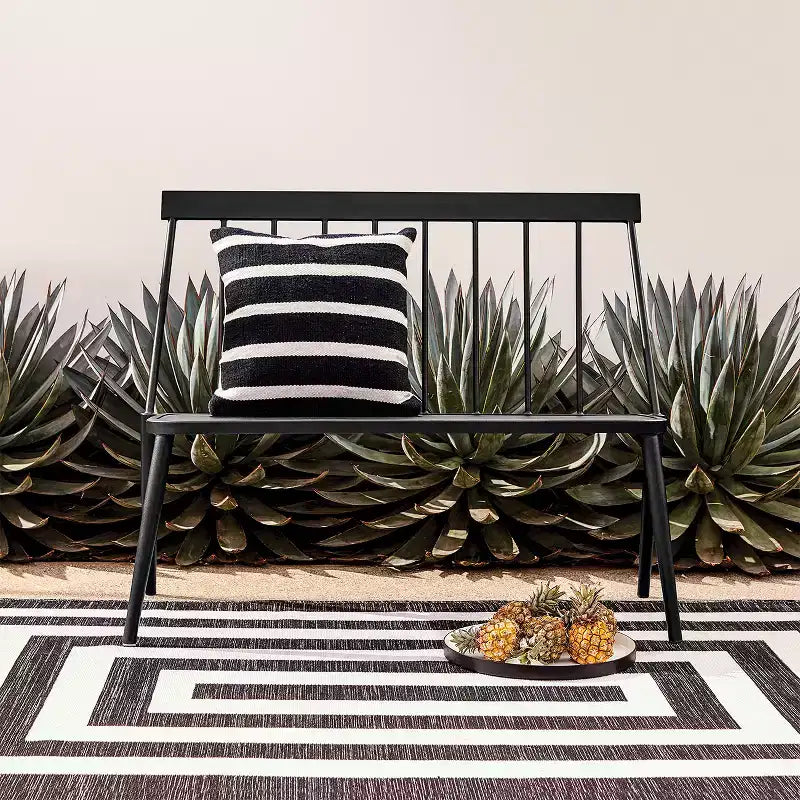 Banc de patio empilable en métal Windsor - Noir - Threshold™