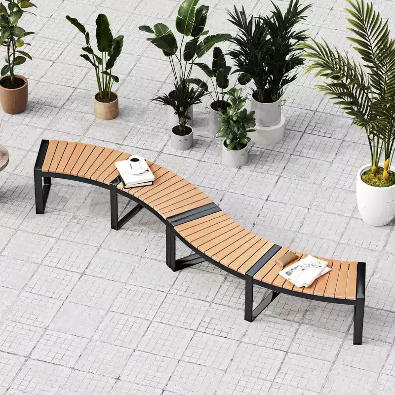 Banc de patio incurvé sans dossier Costway pour 2 personnes avec assise à lattes et pieds en métal peints à l'huile