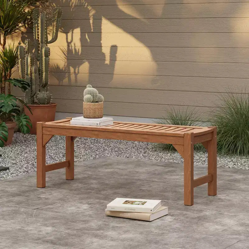 Banc d'extérieur LuxenHome en bois massif naturel de 120 cm de long avec assise inclinée