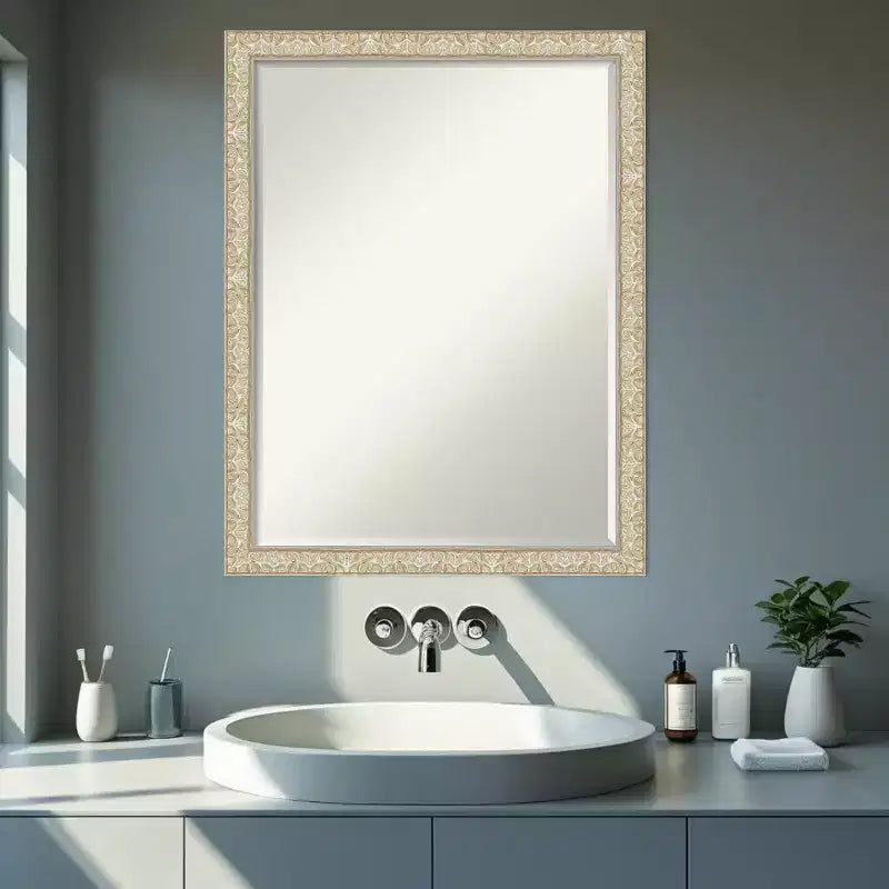 Miroir mural de salle de bain encadré de bois avec biseau d'un demi-pouce