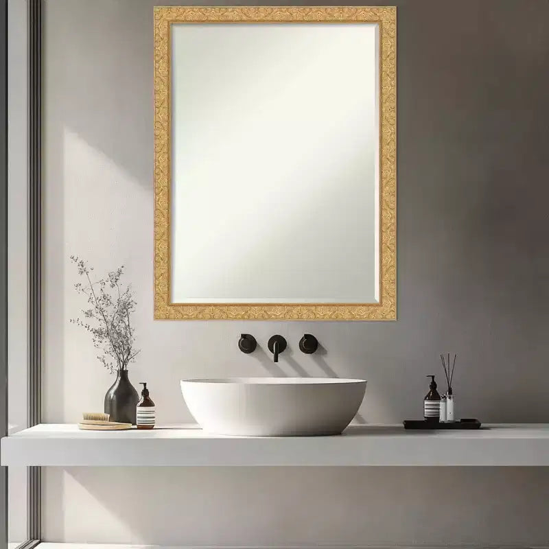Miroir mural de salle de bain encadré de bois avec biseau d'un demi-pouce