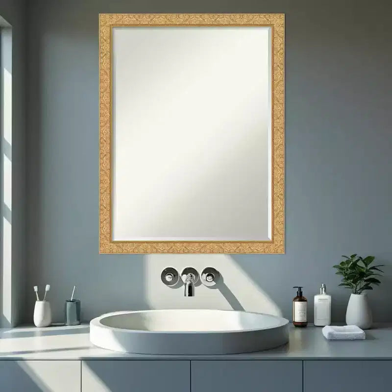 Miroir mural de salle de bain encadré de bois avec biseau d'un demi-pouce