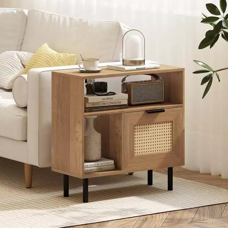 Table de chevet bohème en rotin avec étagère de rangement et pieds en métal