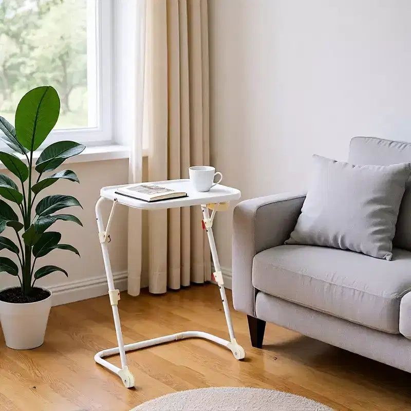 Plateau TV pliant réglable avec 4 hauteurs et 3 angles d'inclinaison, tables d'appoint pliantes pour dîner/ordinateur portable/collation avec porte-gobelet, canapé, 2 pièces. Blanc