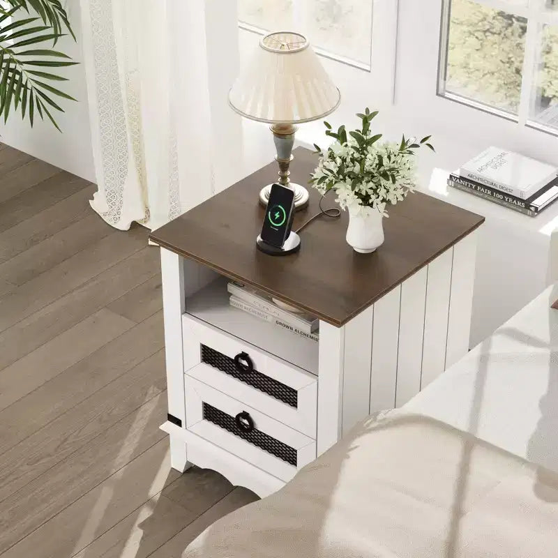 Table de chevet de ferme avec station de recharge, tiroir, compartiment ouvert, pour chambre à coucher ou salon