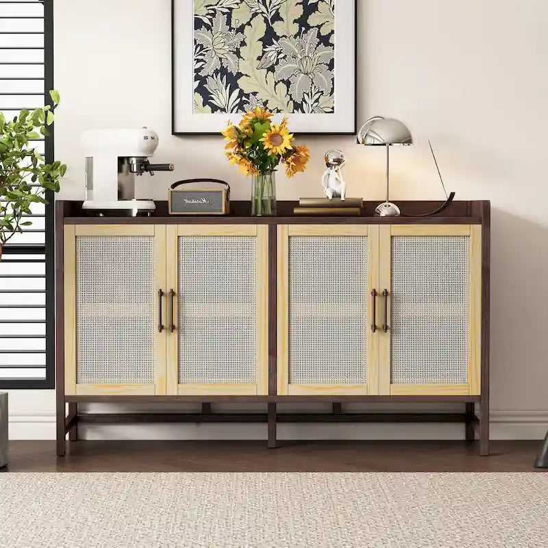 Bahut de style rustique avec portes décoratives en rotin