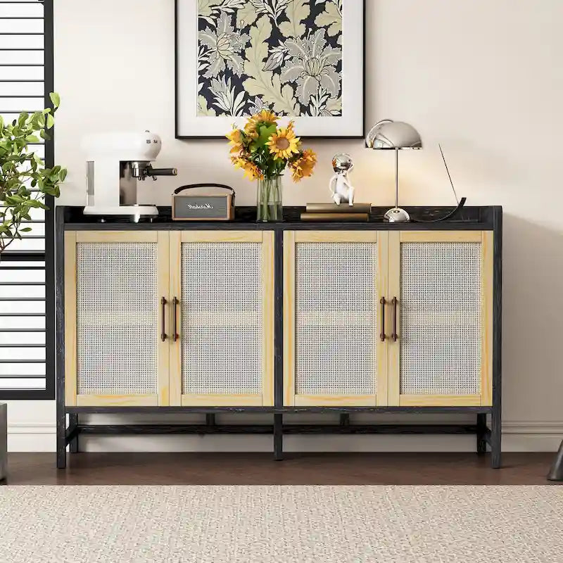 Bahut de style rustique avec portes décoratives en rotin
