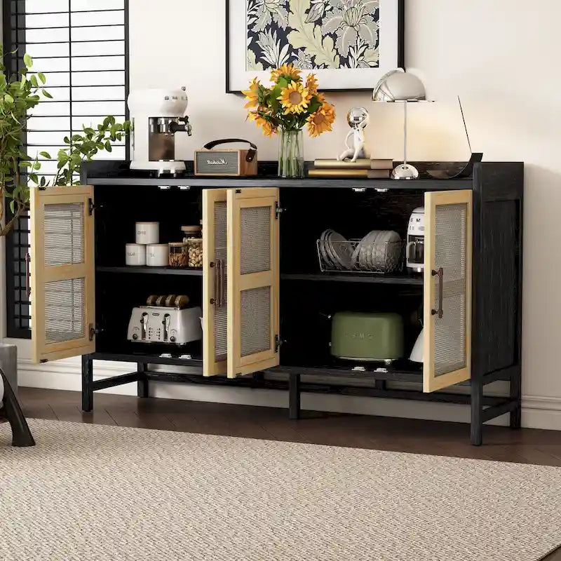 Bahut de style rustique avec portes décoratives en rotin