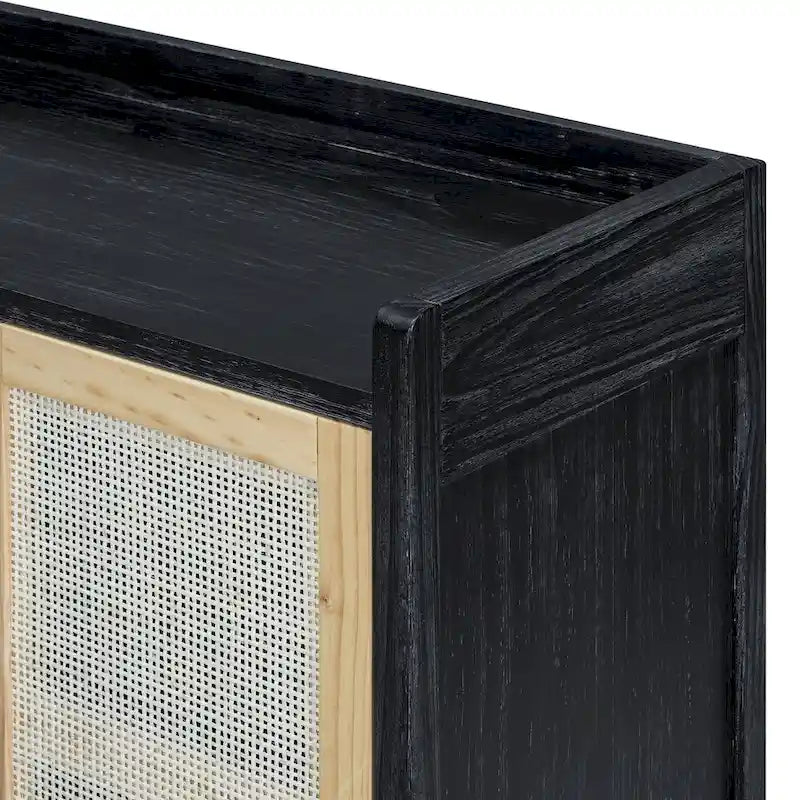 Bahut de style rustique avec portes décoratives en rotin