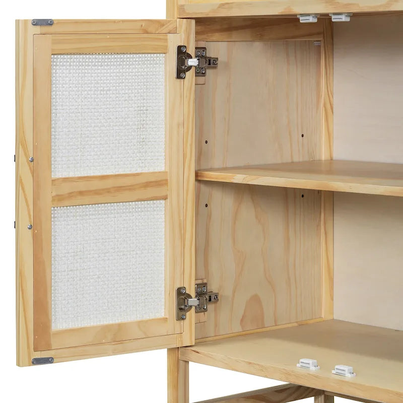 Bahut de style rustique avec portes décoratives en rotin
