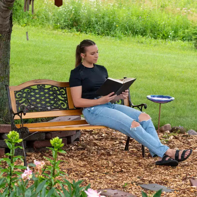 Banc de jardin extérieur Sunnydaze pour 2 personnes avec motif en lierre entrecroisé, en fonte et bois