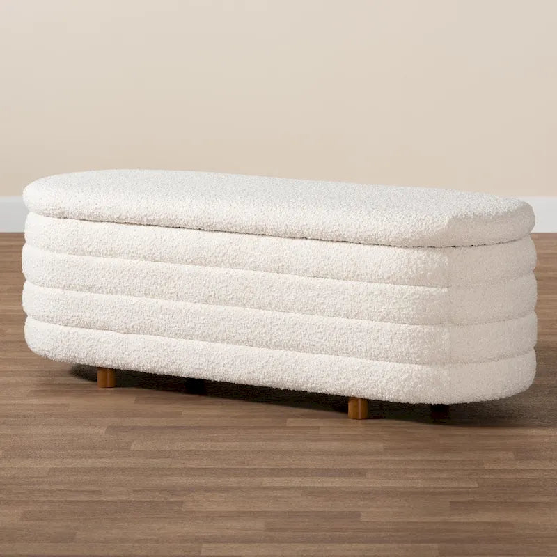 Banc de rangement Betiana en tissu bouclé crème de style Japandi moderne et bois de noyer fini marron