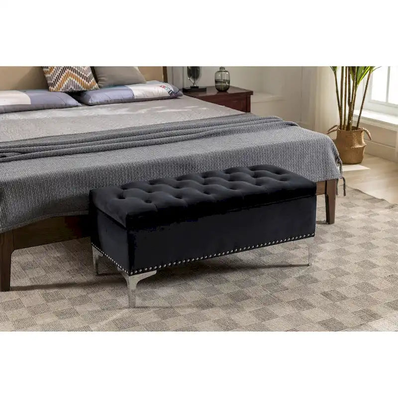 Banc de rangement ottoman Porthos Home Helge en velours avec dessus rabattable et pieds chromés