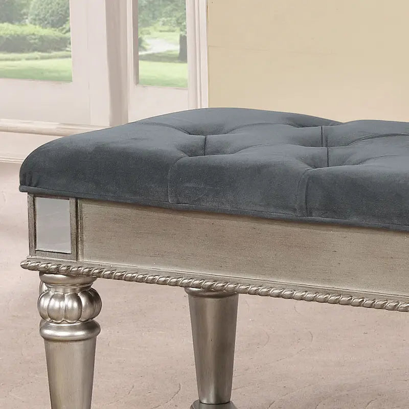 Banc d'appoint capitonné en tissu traditionnel Zeln par Furniture of America