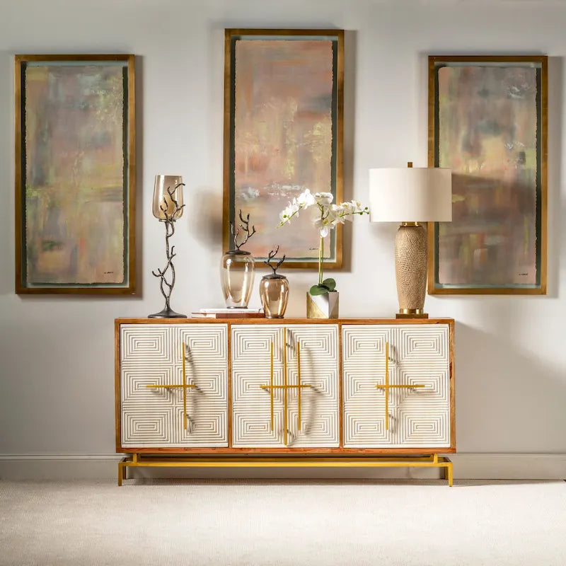 Buffet Allura en manguier blanc et naturel à 3 portes avec quincaillerie dorée - 69L x 16P x 34H