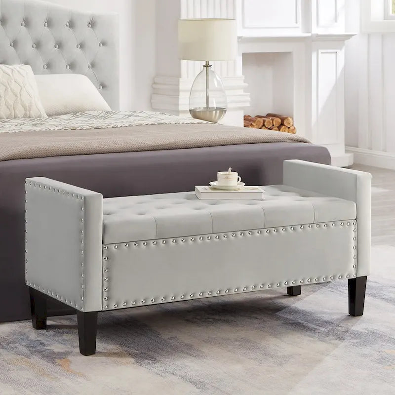 Banc de rangement capitonné avec garniture cloutée, assise rembourrée douce avec accoudoirs pour entrée ou salon, banc de lit