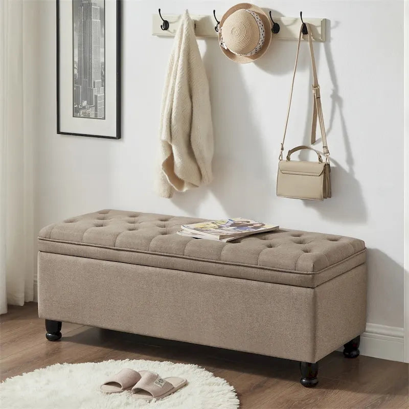 Banc de rangement capitonné avec pieds fuselés en bois