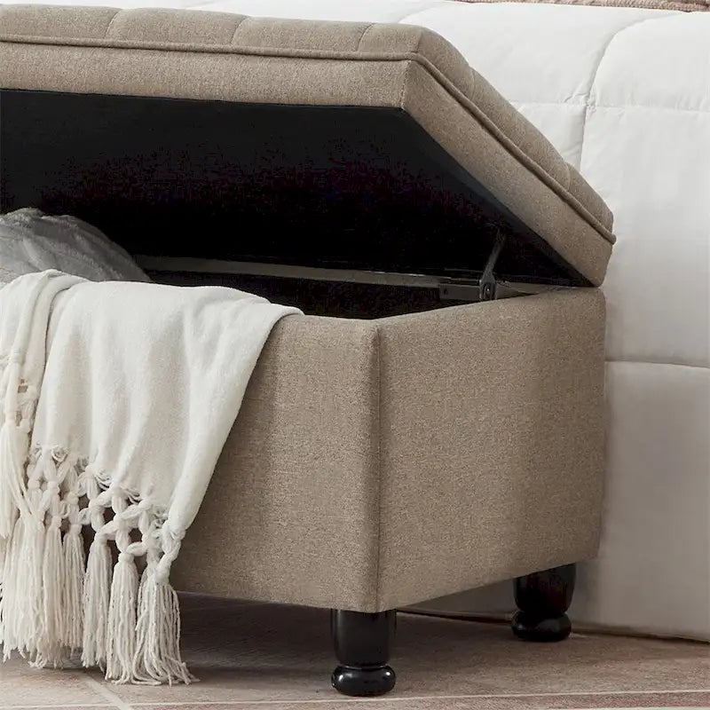 Banc de rangement capitonné avec pieds fuselés en bois
