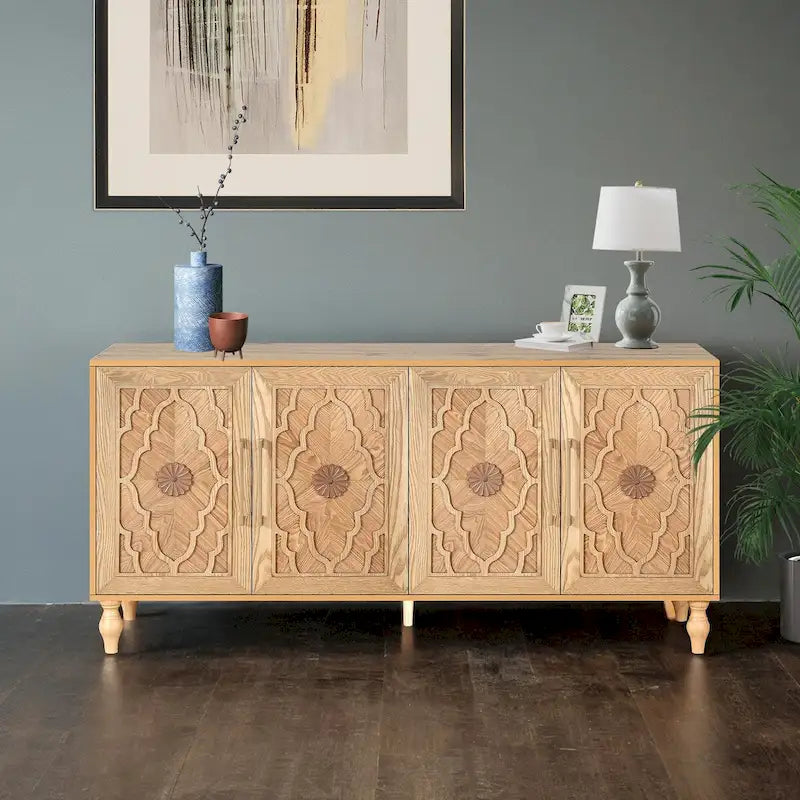 Grand meuble de rangement avec portes sculptées motif floral et poignées en métal, idéal pour le salon, la cuisine ou l'entrée.