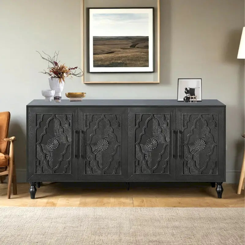 Grand meuble de rangement avec portes sculptées motif floral et poignées en métal, idéal pour le salon, la cuisine ou l'entrée.